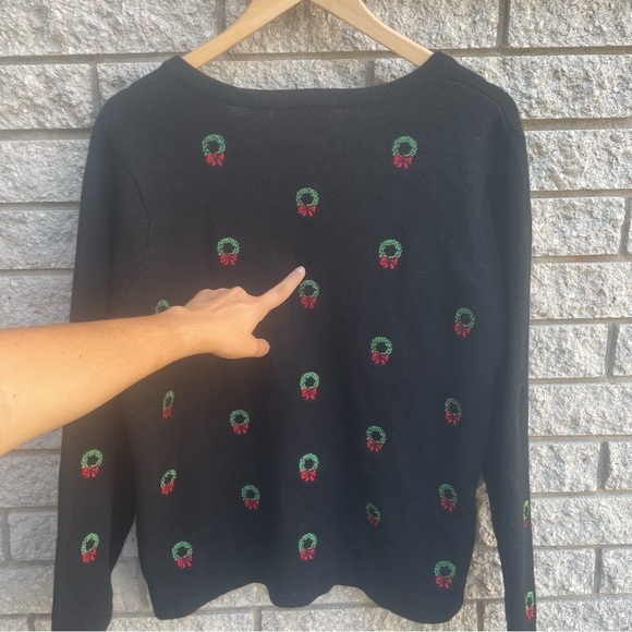 Vintage Orvis Women's Black Wool Christmas Wreath Cardigan Sweater XL - Picture 5 of 7
